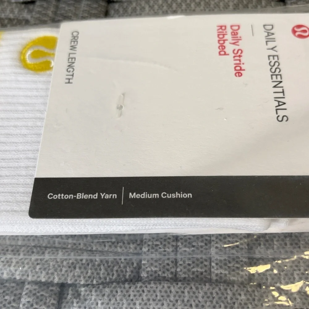 Lululemon Daily Stride Ribbed Crew Socks white yellow stripes M/L NEW